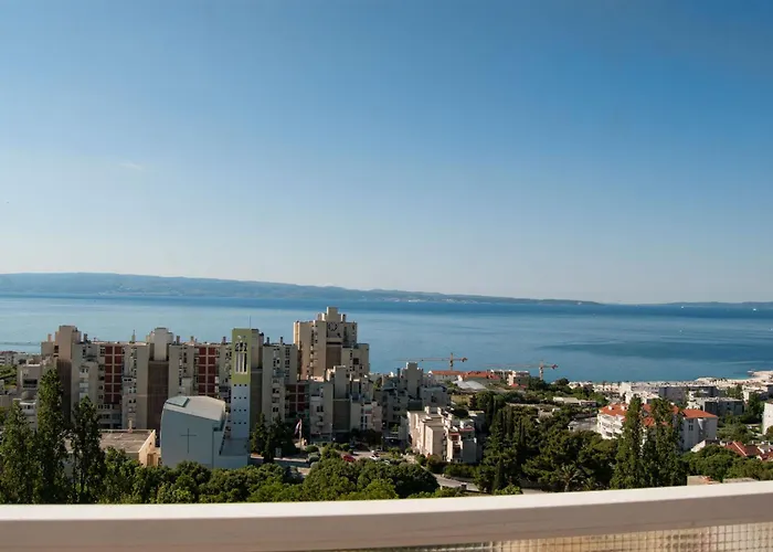 The View, 3 Bedroom ספליט
